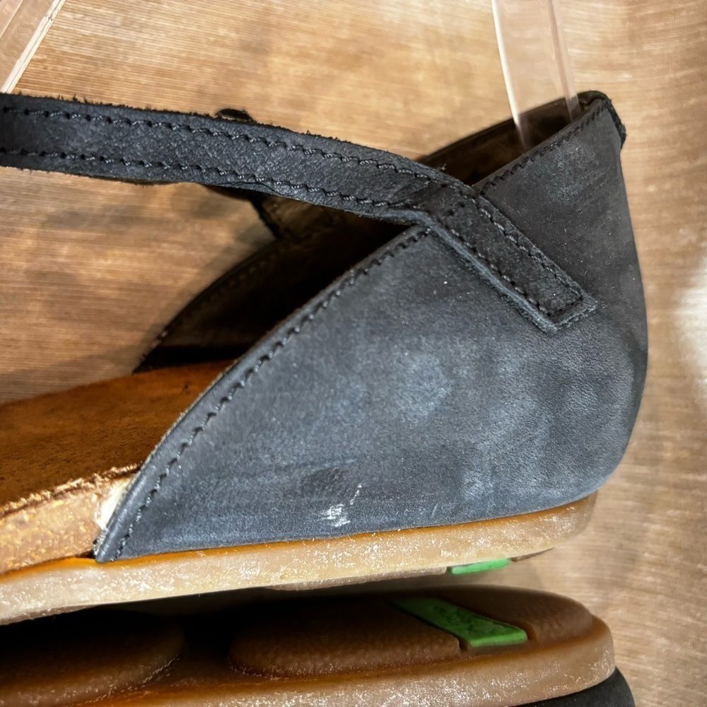 EL NATURALISTA Sz 41 Tan Black Pointy  Ankle Strap Leather Sandals Comfort Shoes - Picture 5 of 12